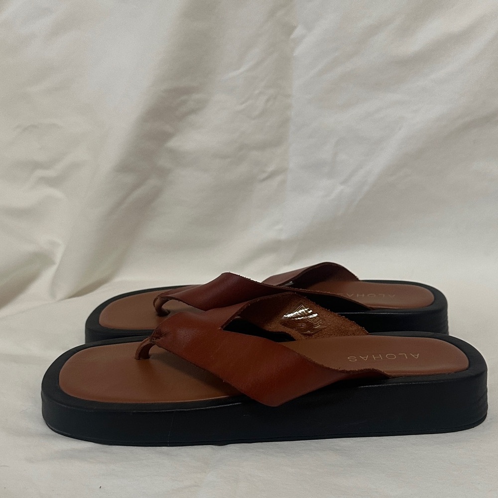 ALOHAS Tan/Brown Leather Thong Sandals with Black Trim - Picture 4 of 5